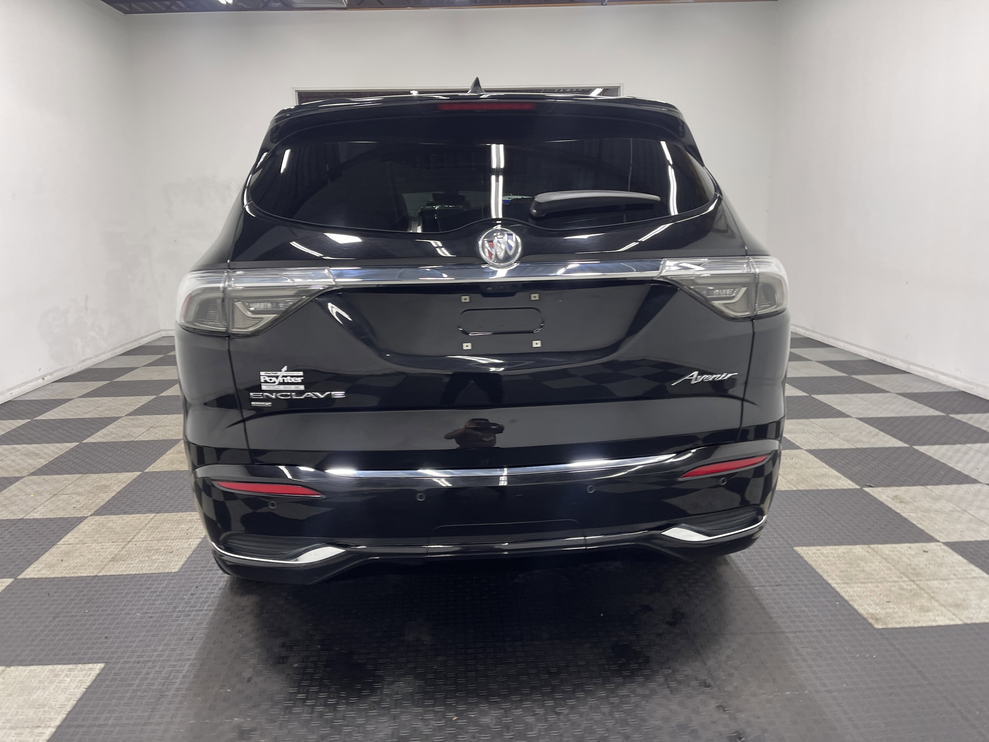 Used 2024 Buick Enclave Avenir image 3