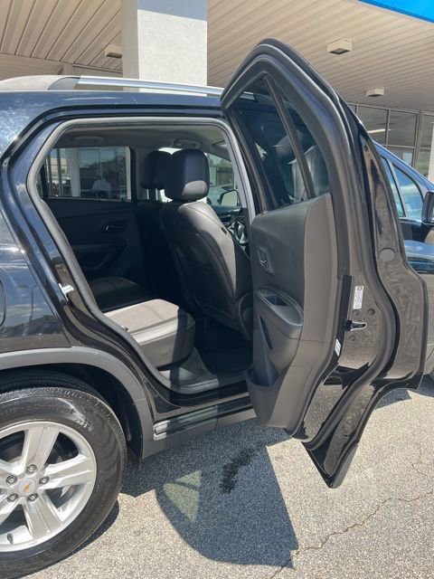 Used 2019 Chevrolet Trax LT w/ LT Convenience Package FWD image 14