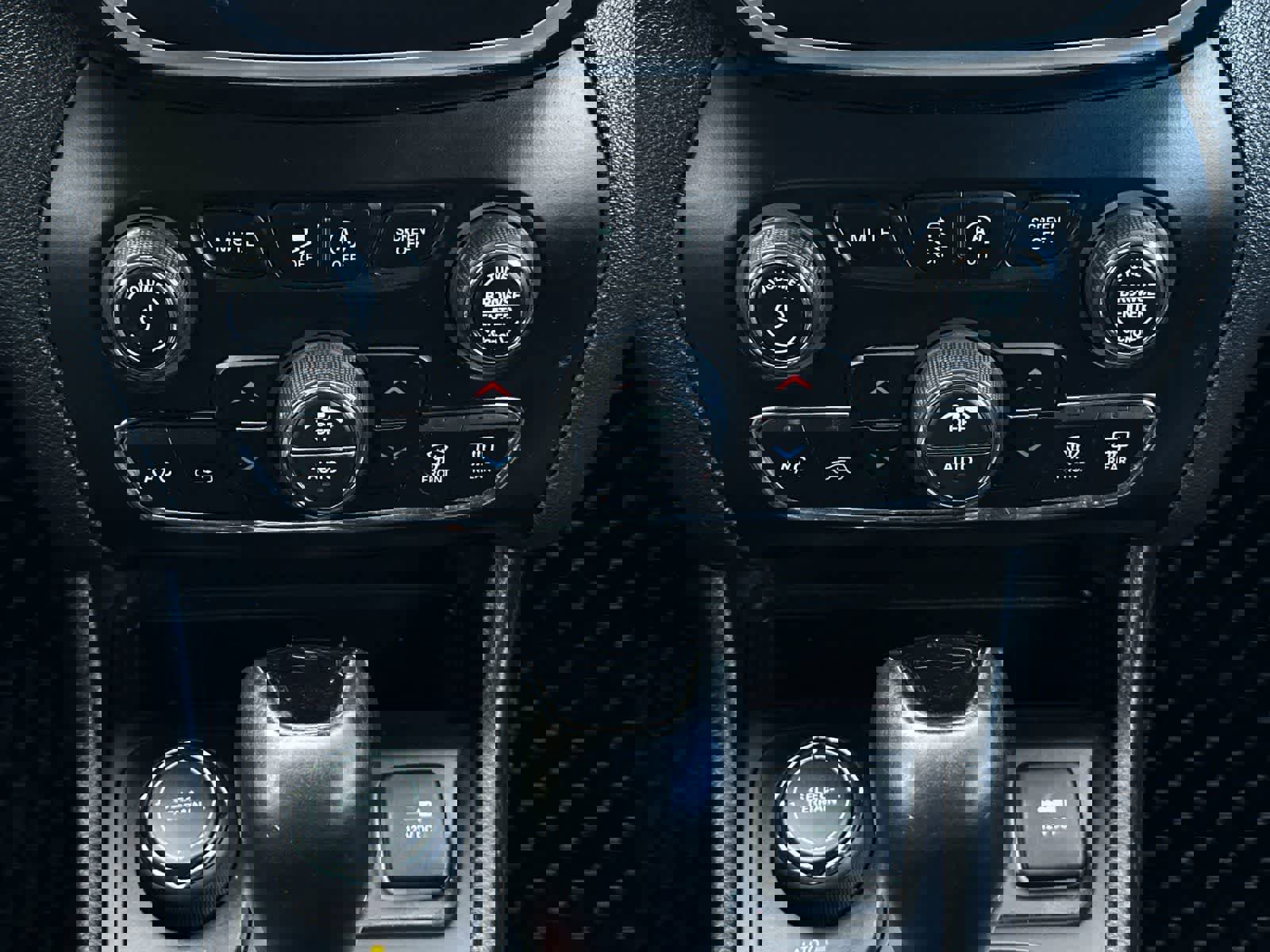 Used 2020 Jeep Cherokee Latitude Plus image 21