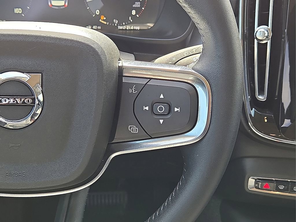 Used 2021 Volvo XC40 T5 Momentum w/ Advanced Package image 20