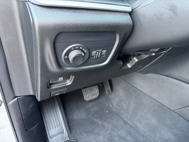 Used 2024 Jeep Grand Cherokee L Altitude AWD/4WD image 26