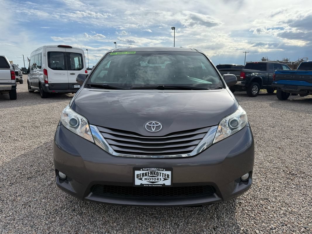 Used 2017 Toyota Sienna XLE w/ XLE Navigation Package AWD/4WD image 3