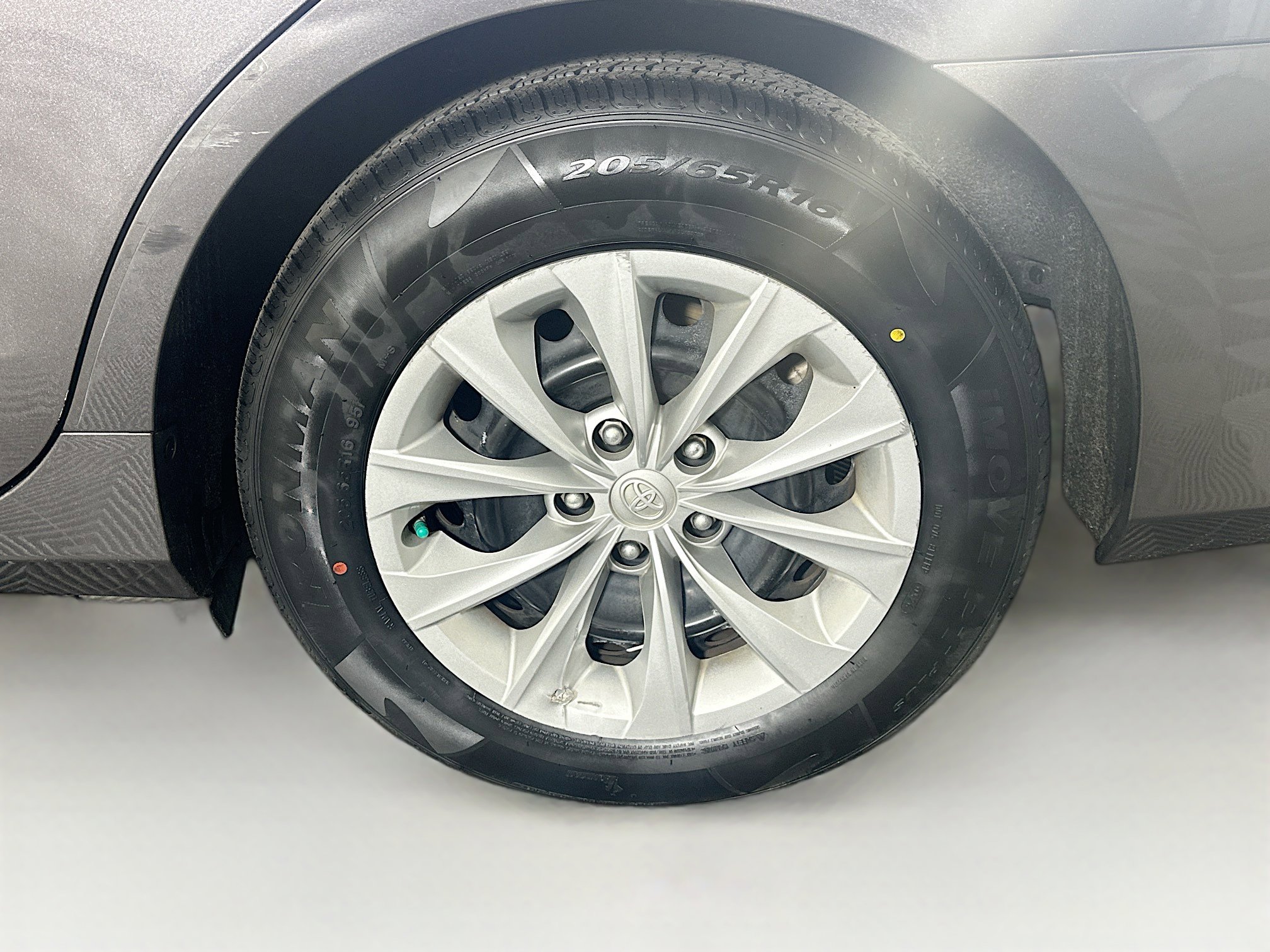 Used 2016 Toyota Camry LE image 11