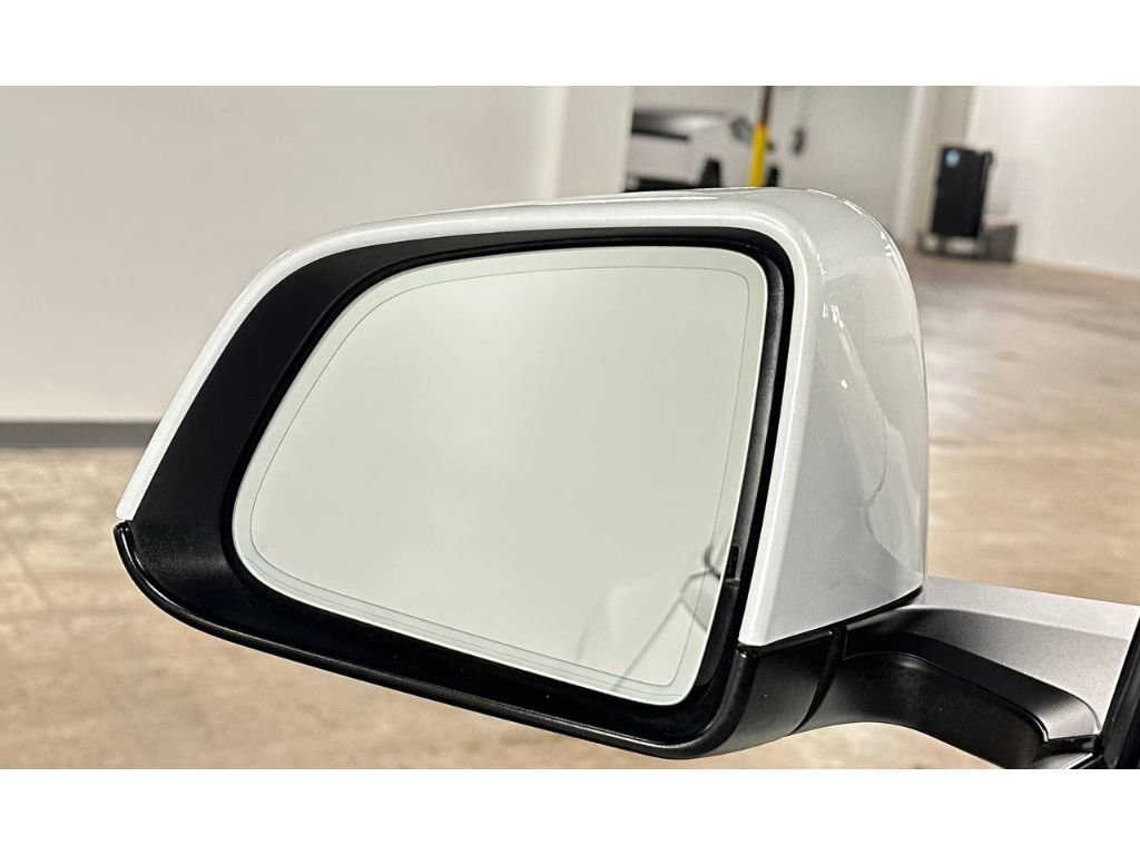 Used 2023 Tesla Model Y Performance image 24