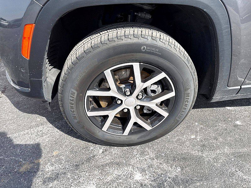 Used 2024 Jeep Grand Cherokee L Limited w/ Luxury Tech Group II image 14