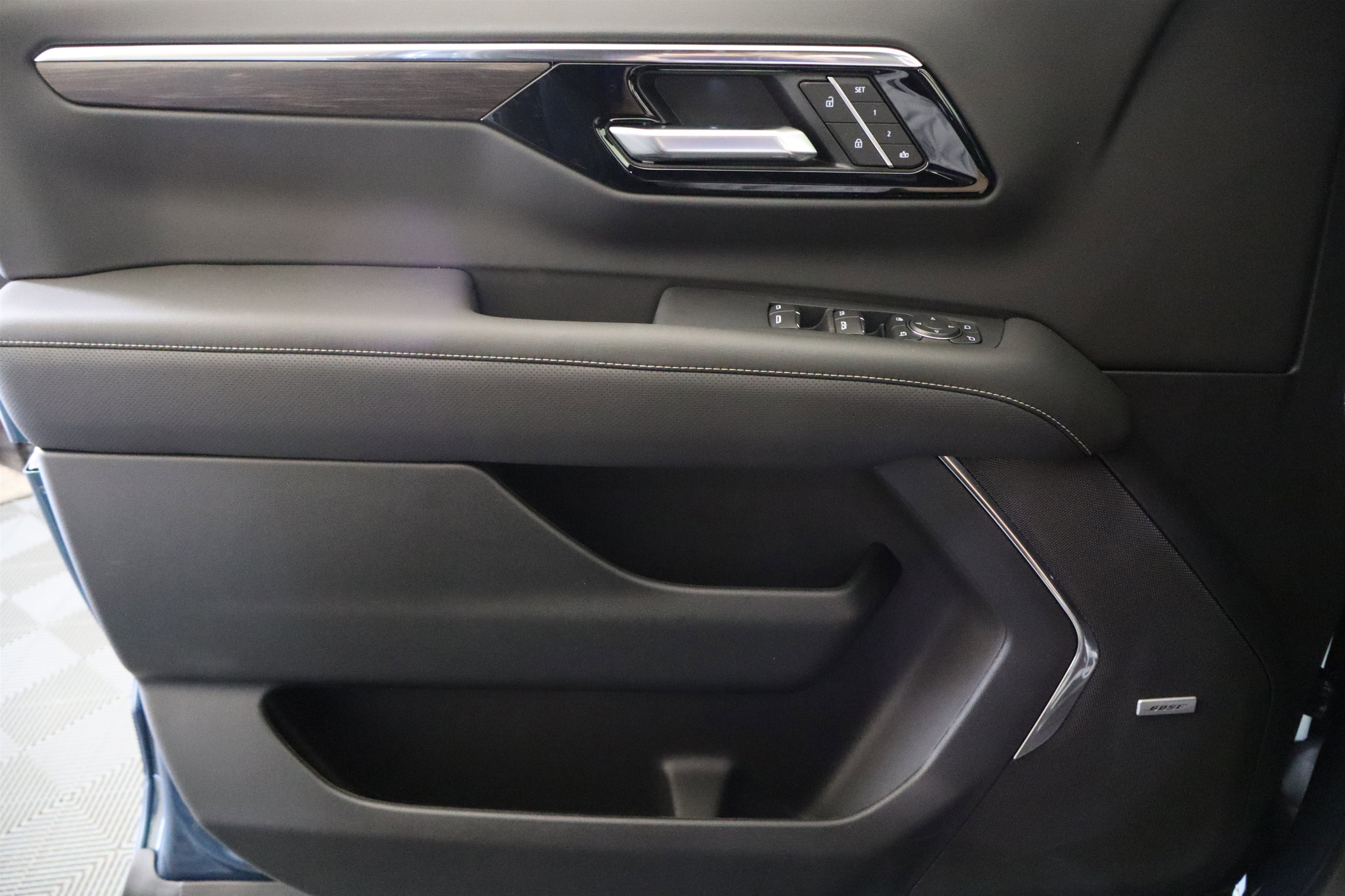 New 2025 Chevrolet Suburban Premier image 36