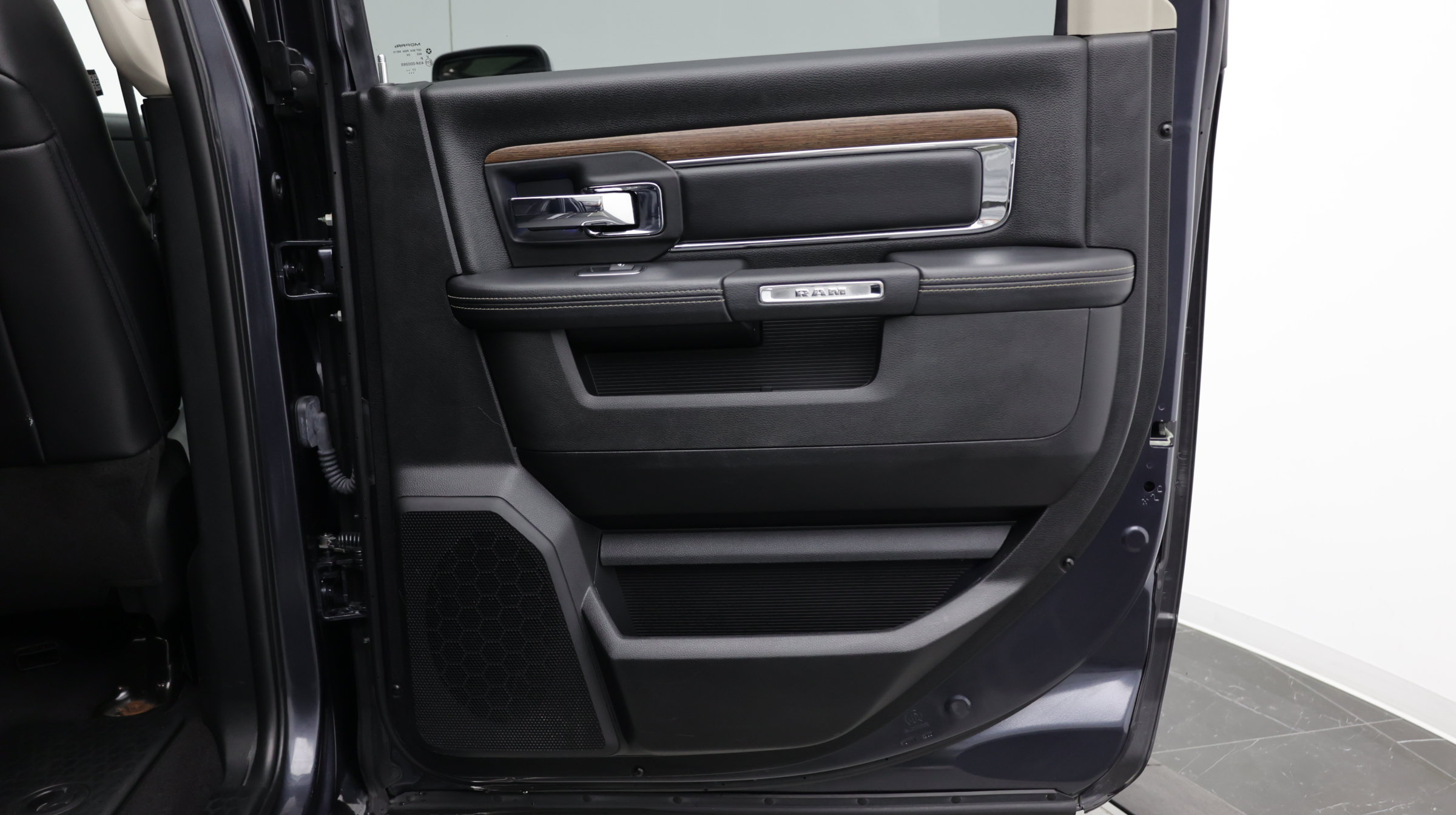 Used 2017 RAM 1500 Laramie w/ Convenience Group AWD/4WD image 42