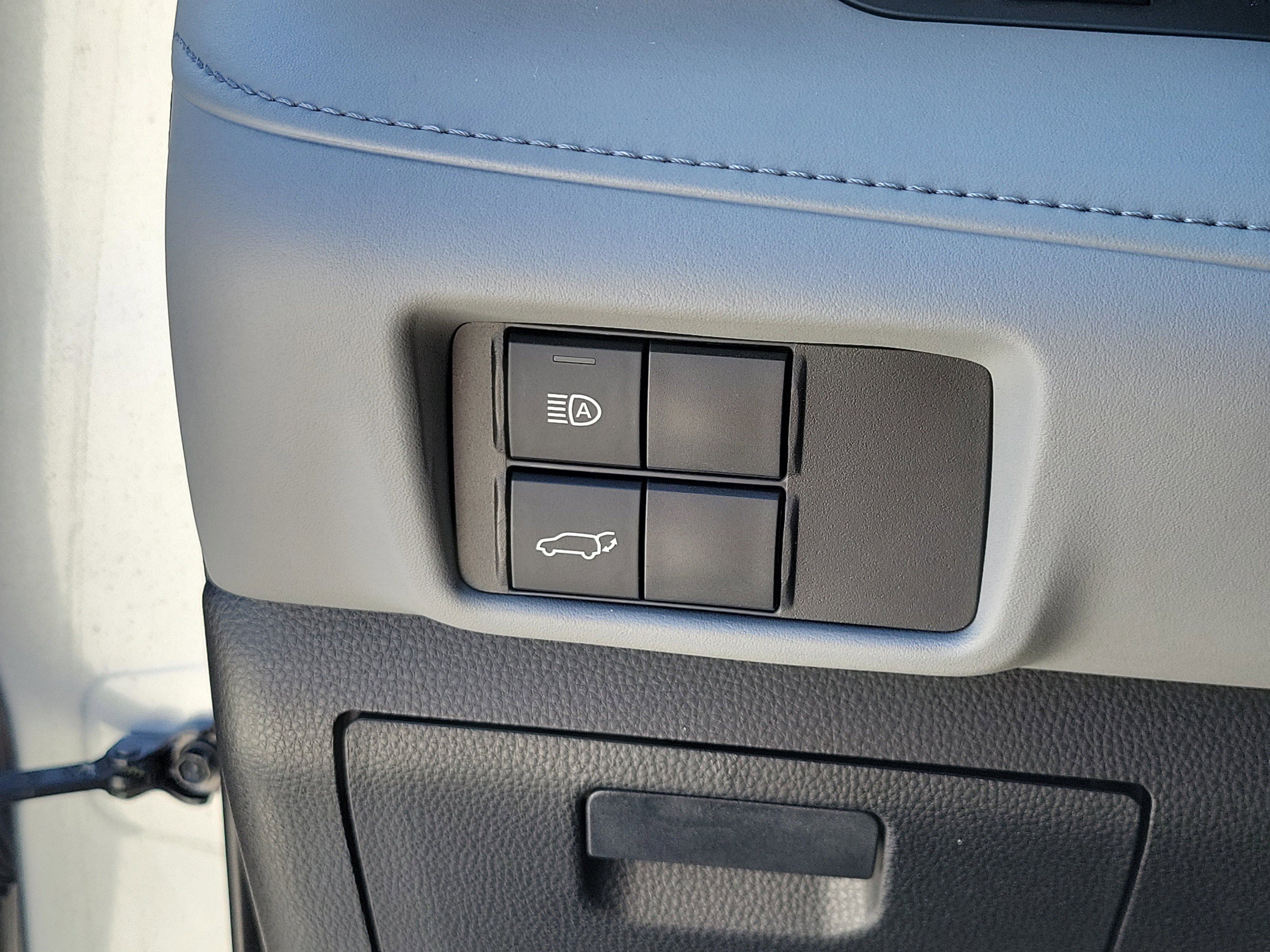 Used 2020 Toyota Highlander LE AWD/4WD image 27