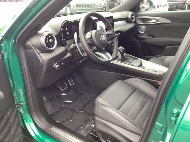 Used 2025 Alfa Romeo Tonale w/ Premium Package image 7