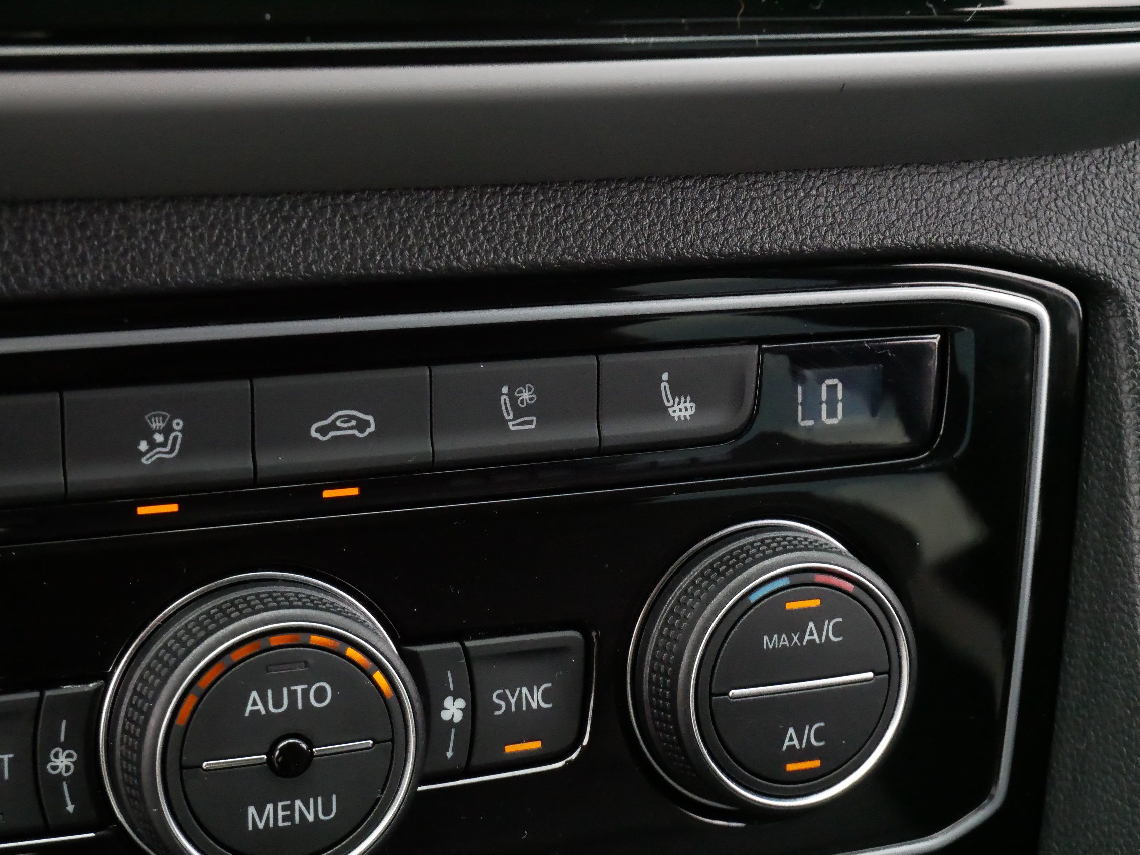 Certified 2023 Volkswagen Atlas SEL Premium AWD/4WD image 29