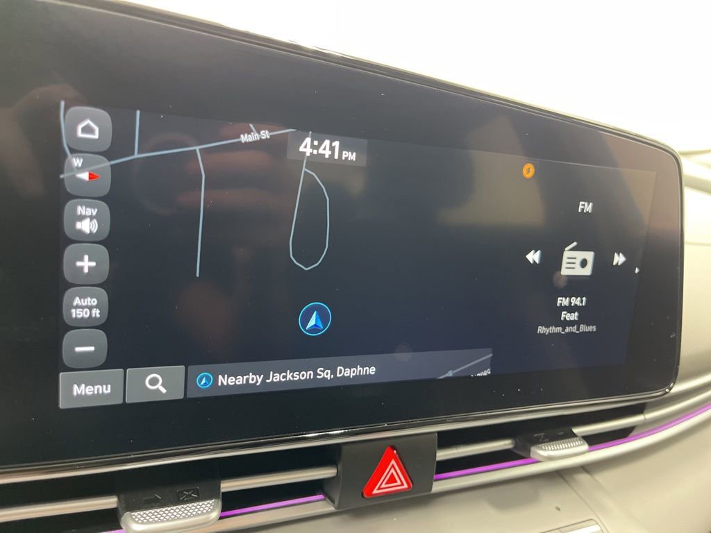 Used 2025 Hyundai Elantra SEL image 12