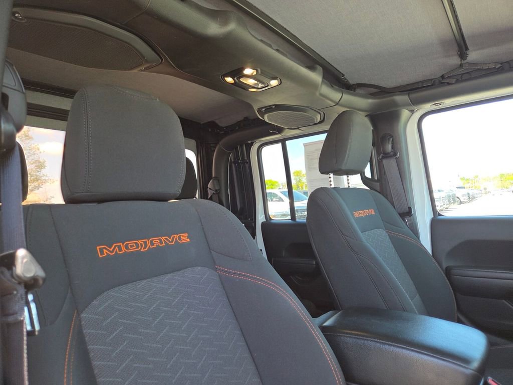 Used 2023 Jeep Gladiator Mojave AWD/4WD image 11