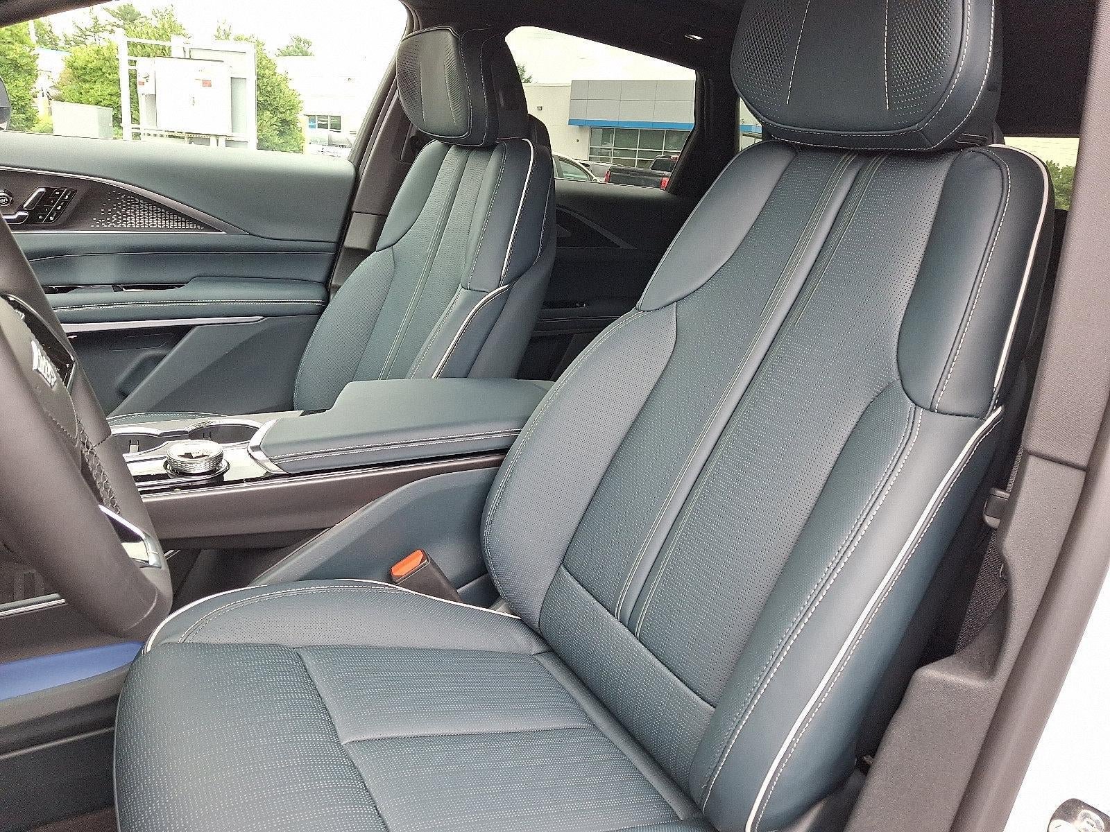 New 2026 Cadillac Lyriq Signature Luxury w/ Nappa Leather Package AWD/4WD image 17