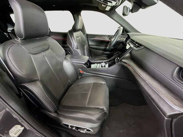 Used 2024 Jeep Grand Cherokee L Overland w/ Advanced Protech Group III image 29