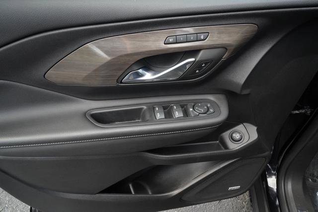 Used 2024 GMC Terrain Denali w/ Black Diamond Edition image 12