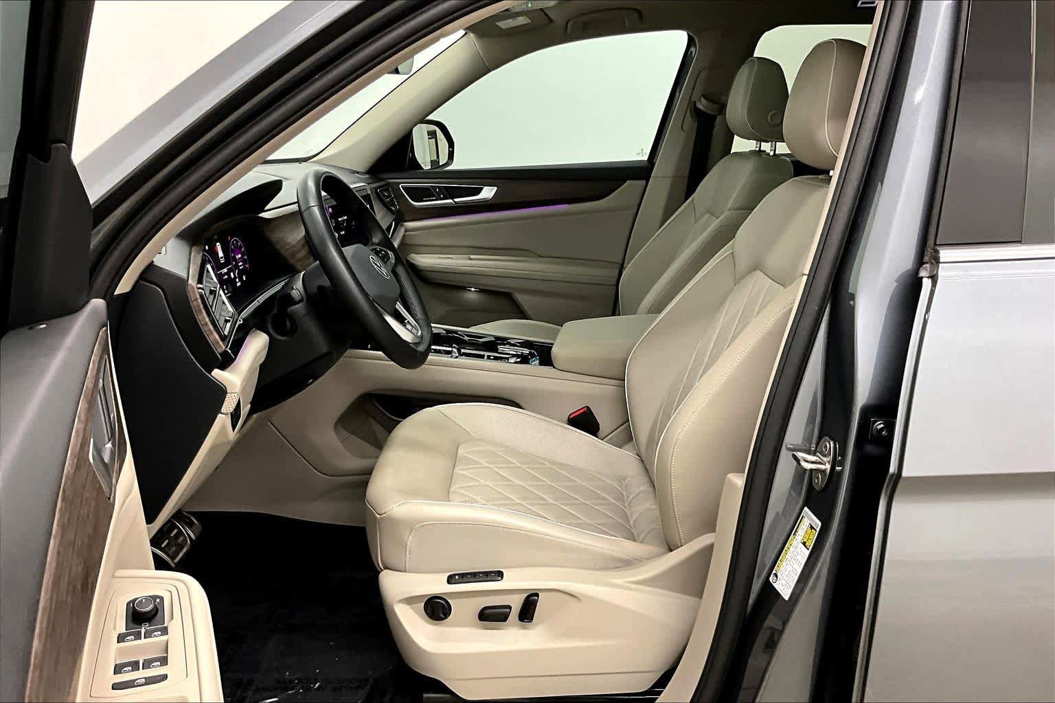 Used 2024 Volkswagen Atlas SEL Premium R-Line image 9