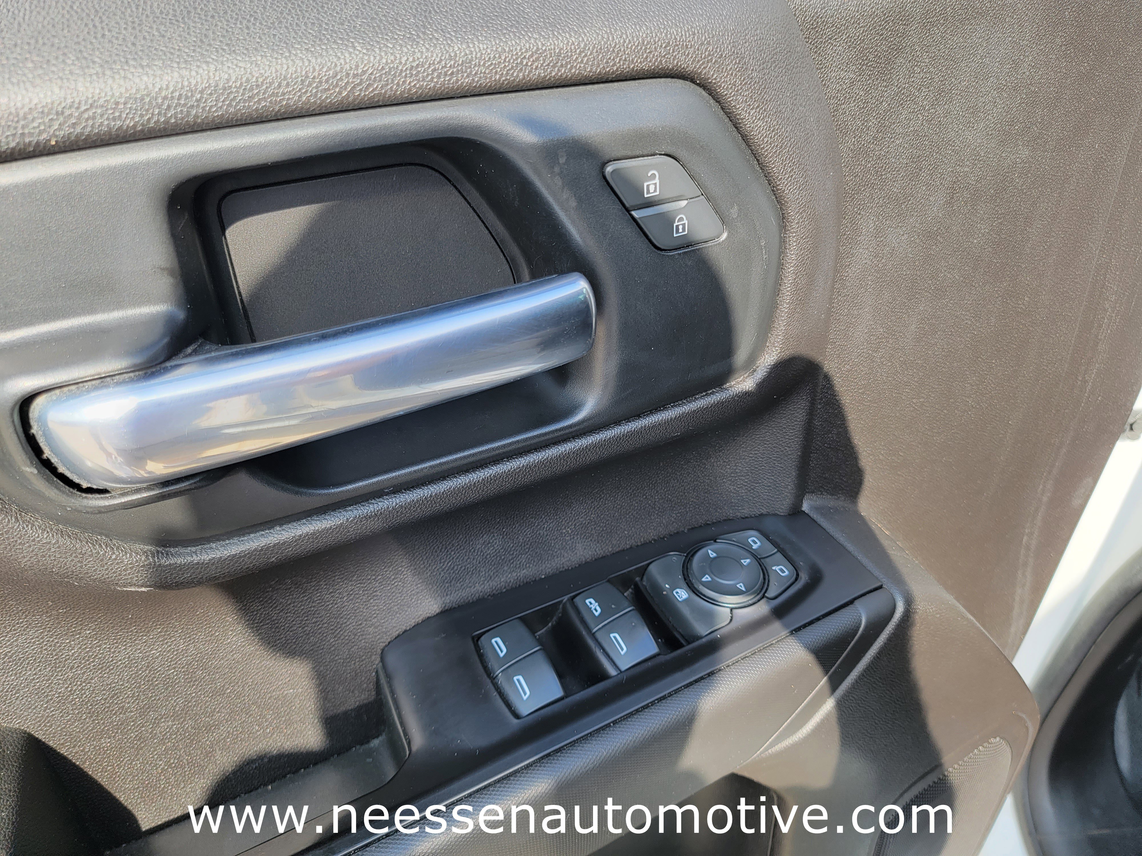 Used 2020 GMC Sierra 1500 2WD Crew Cab w/ Sierra Value Package image 16