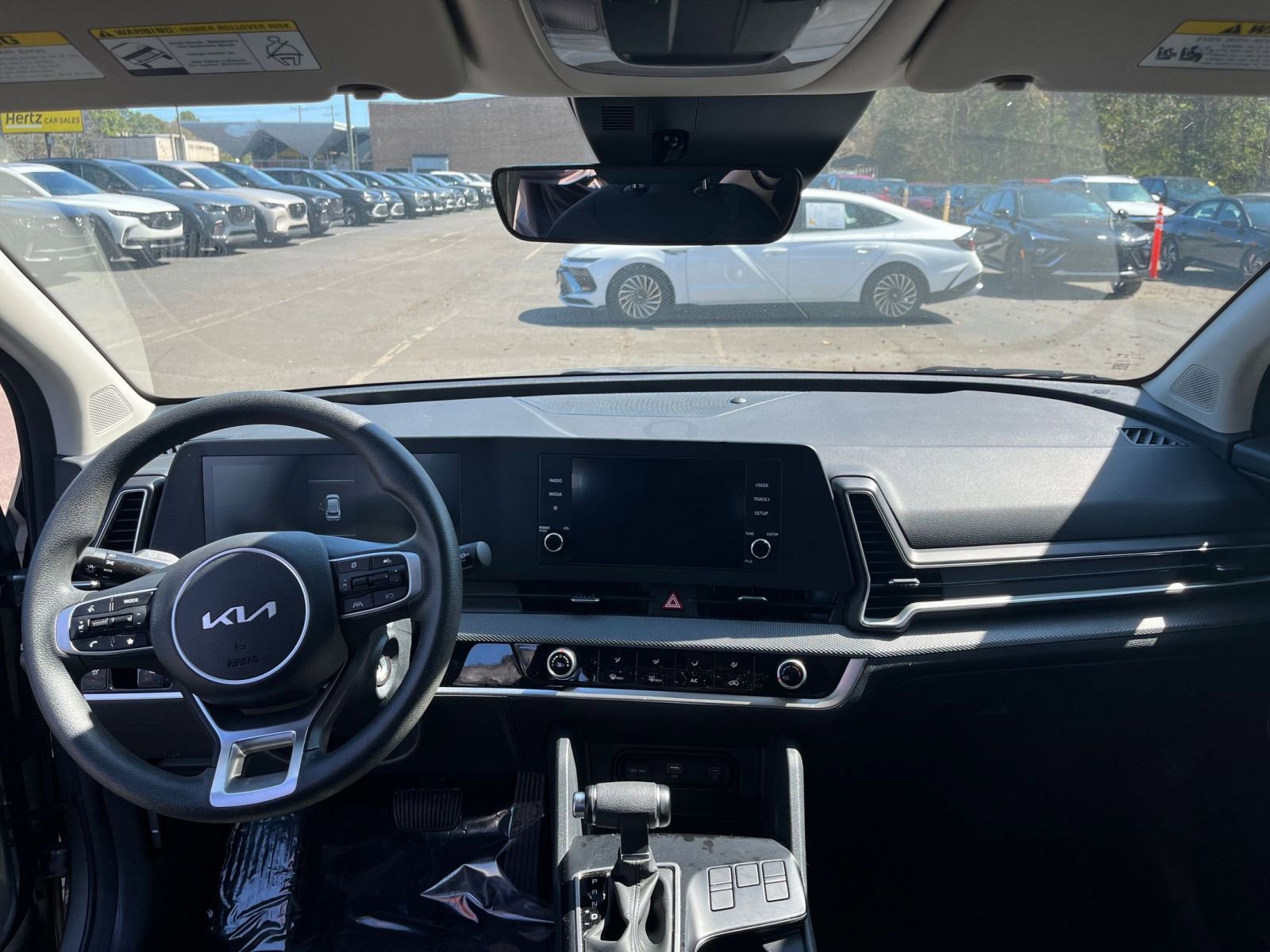 Used 2025 Kia Sportage LX image 32