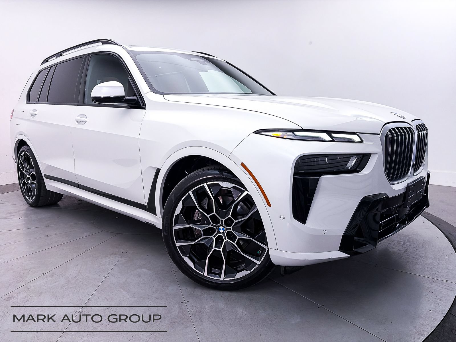 Used 2023 BMW X7 xDrive40i w/ M Sport Package AWD/4WD video 1