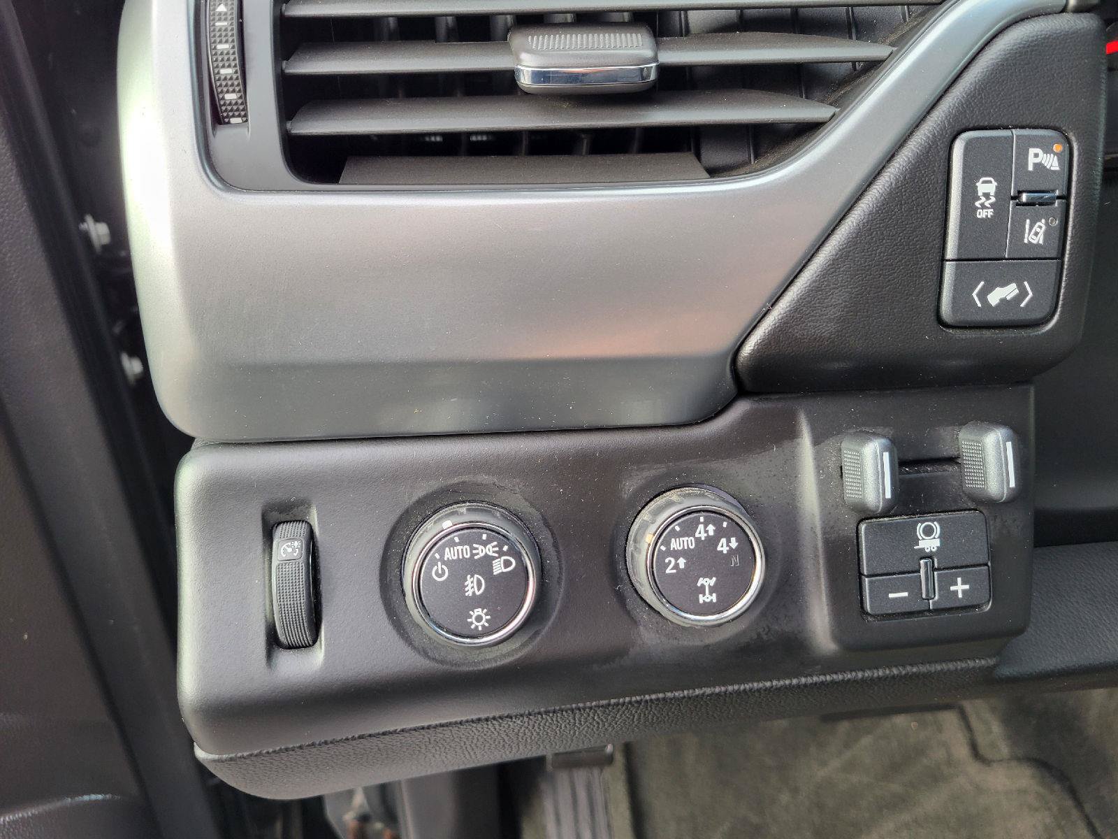 Used 2015 Chevrolet Tahoe LTZ AWD/4WD image 13
