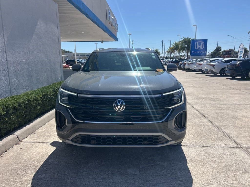 Used 2024 Volkswagen Atlas Cross Sport SE image 2