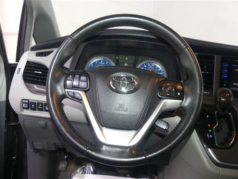 Used 2017 Toyota Sienna XLE Premium AWD/4WD image 29