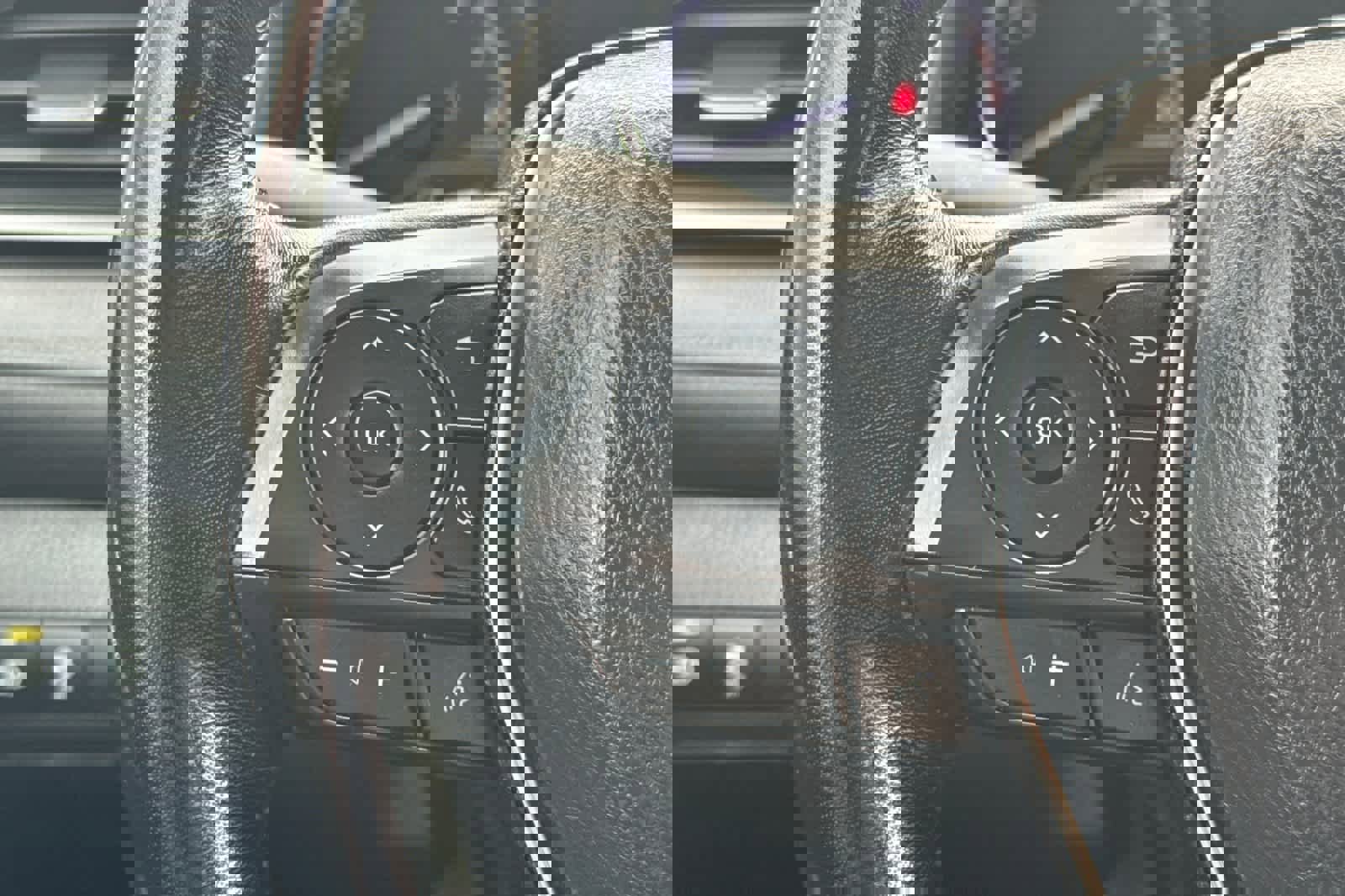 Used 2019 Toyota Camry SE w/ Carpet Mat Package image 23