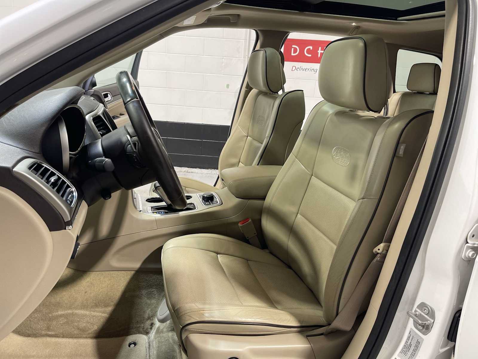 Used 2017 Jeep Grand Cherokee Overland AWD/4WD image 11