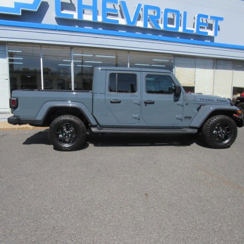 Used 2025 Jeep Gladiator Sport AWD/4WD image 2