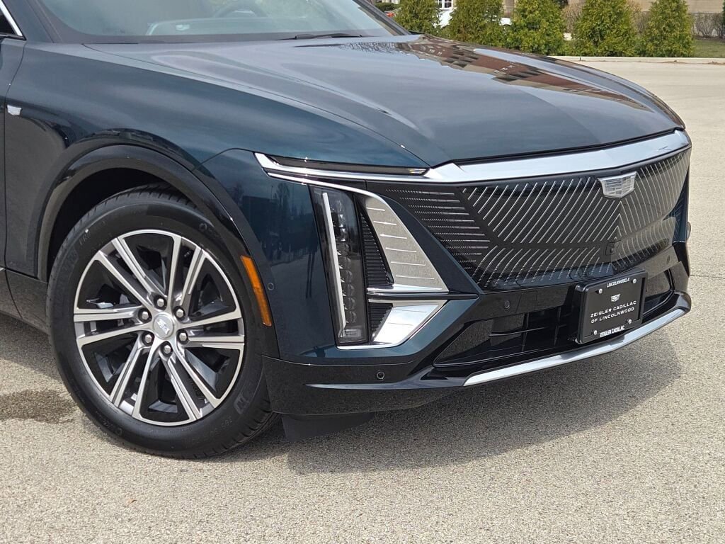 New 2026 Cadillac Lyriq Luxury AWD/4WD image 2