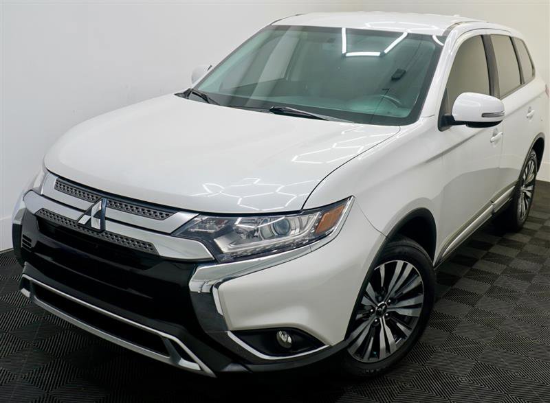 Used 2019 Mitsubishi Outlander SE image 2