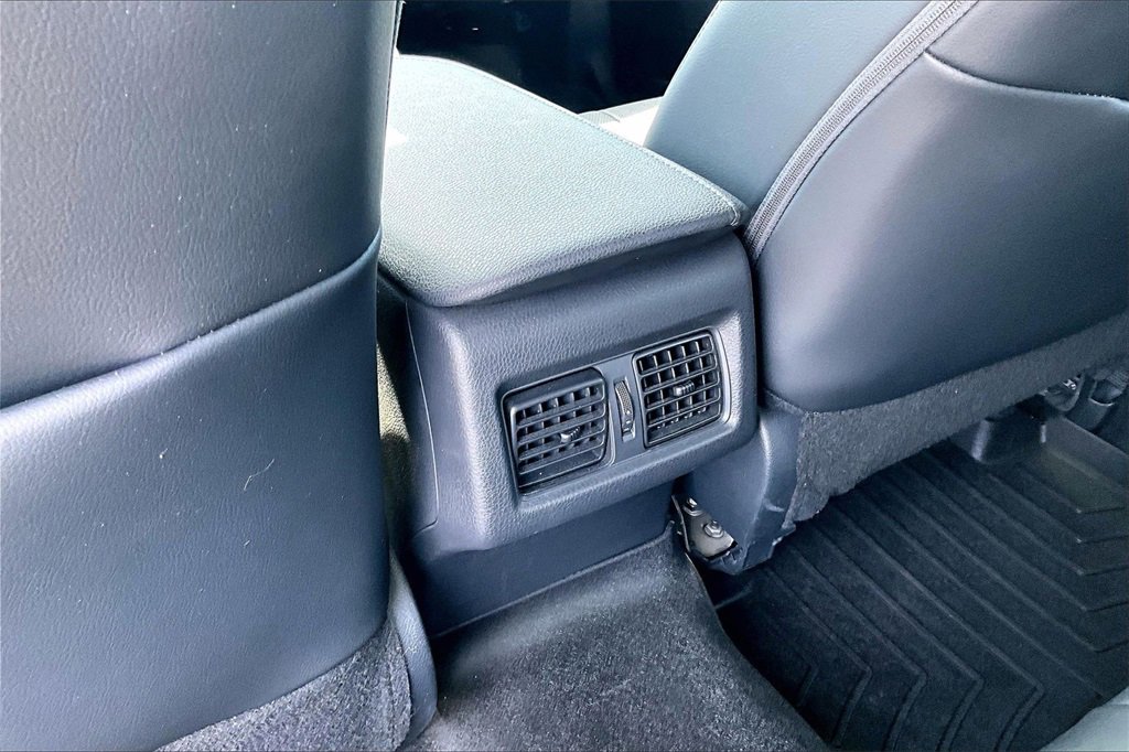 Used 2022 Toyota Camry XLE w/ Navigation Upgrade Package image 30