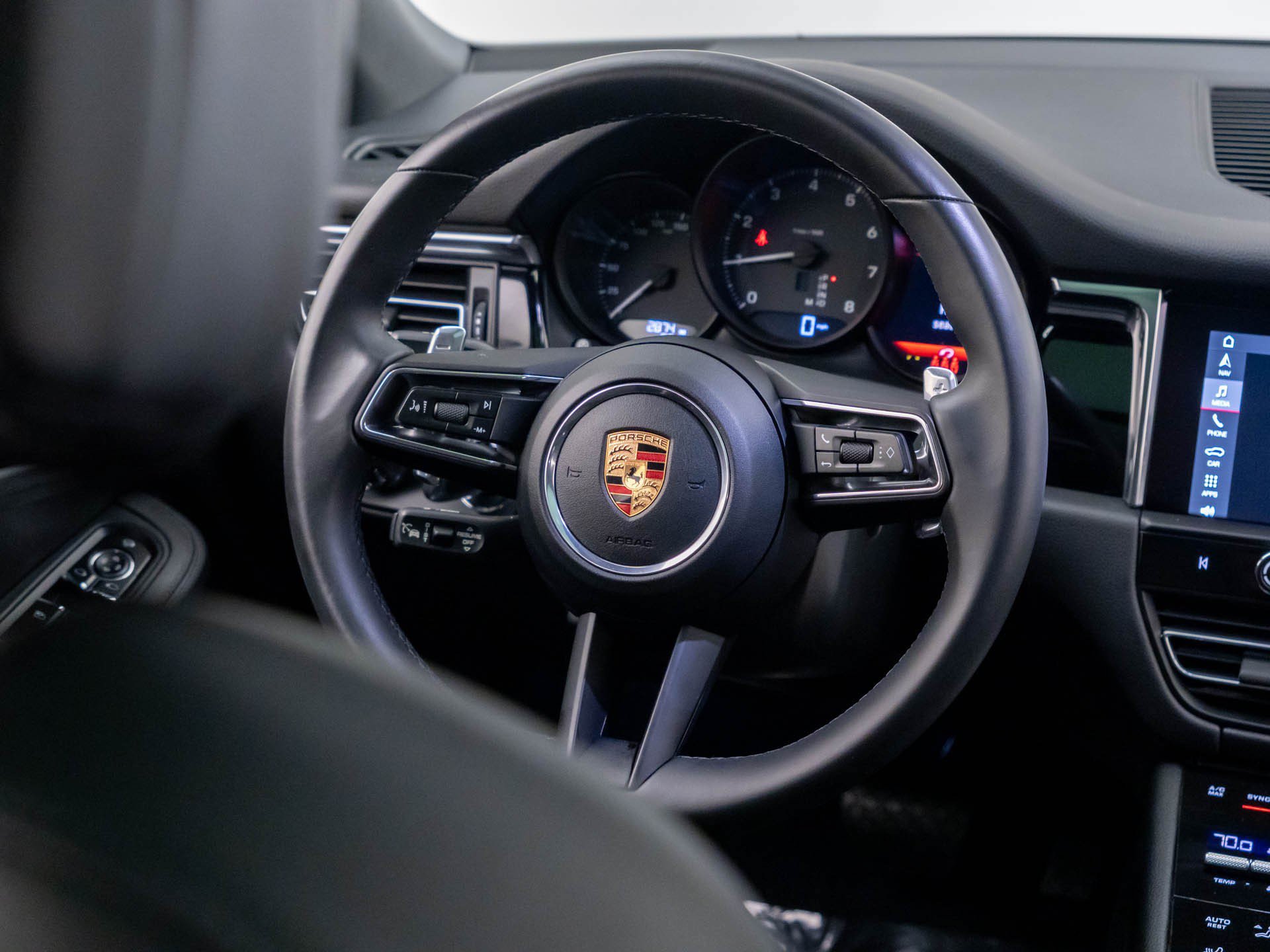 Certified 2026 Porsche Macan AWD/4WD image 12