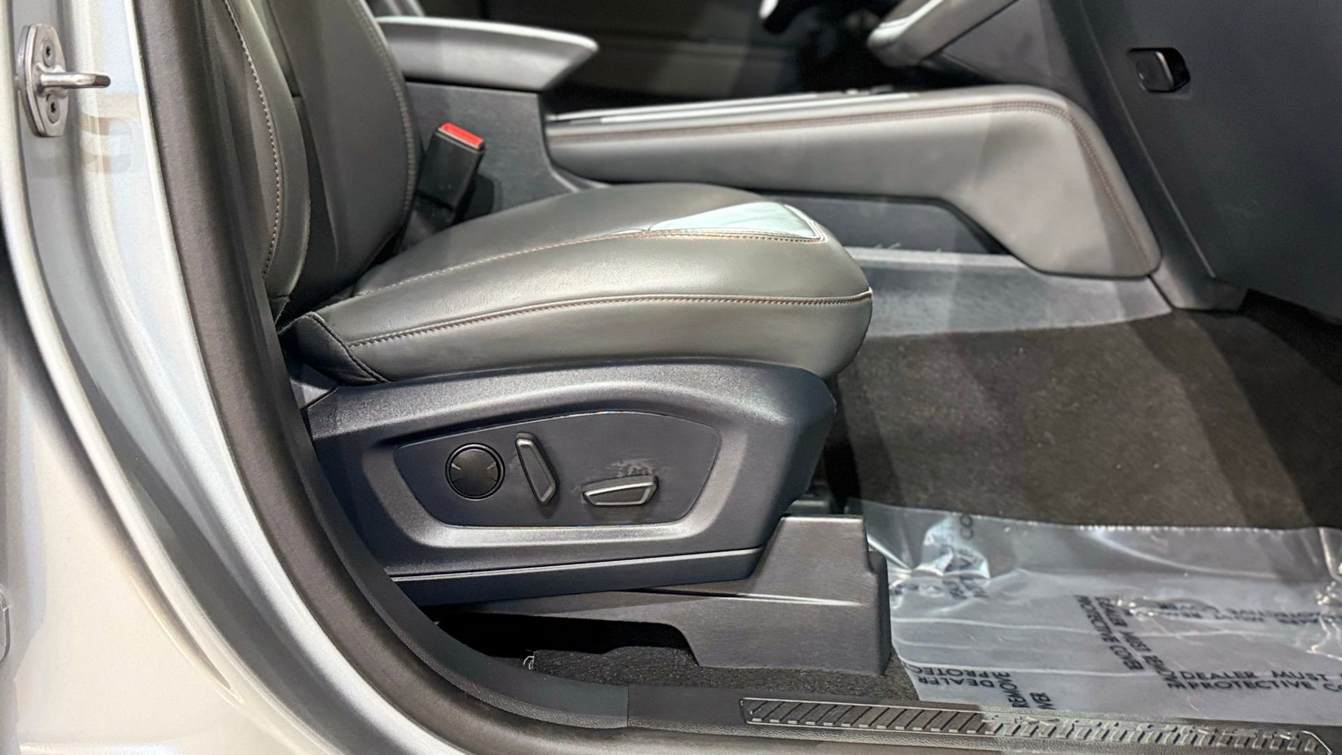 Used 2025 Ford Explorer Active w/ Active Comfort Package image 64