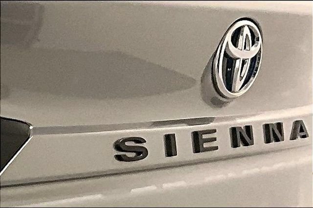 Used 2021 Toyota Sienna LE FWD image 46