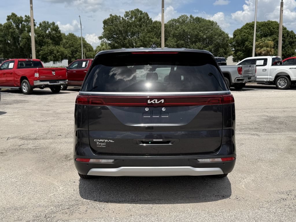 Certified 2024 Kia Carnival LX FWD image 5