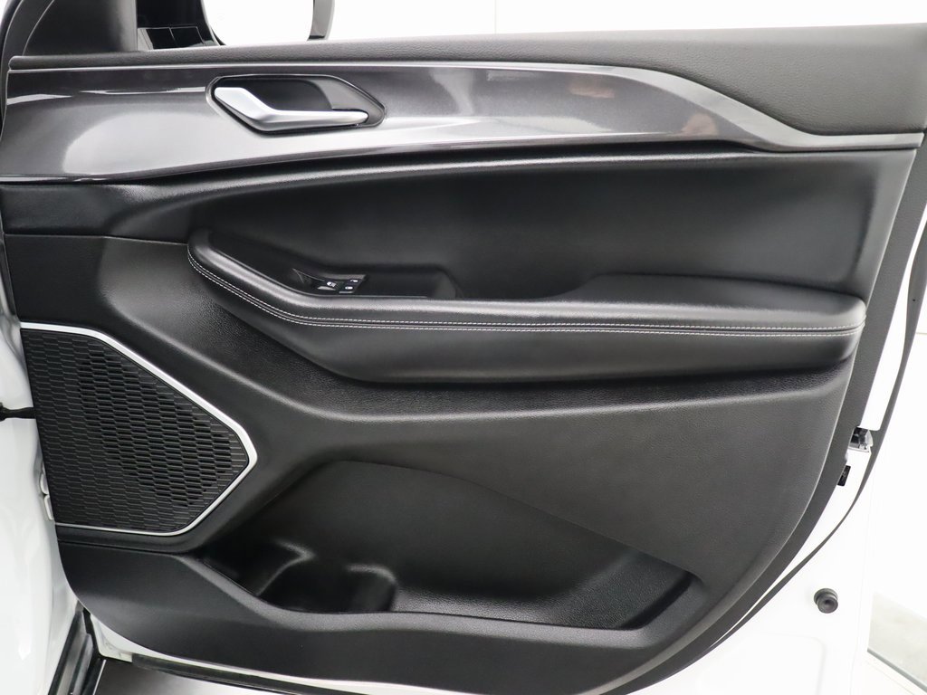 Used 2022 Jeep Grand Cherokee Altitude image 37