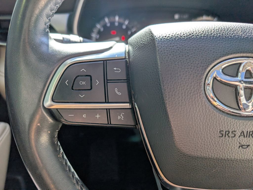 Used 2020 Toyota Highlander XLE image 27