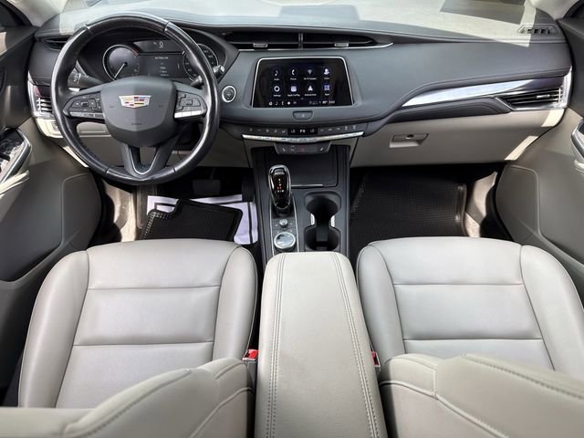 Used 2023 Cadillac XT4 Luxury w/ Cold Weather Package FWD image 13