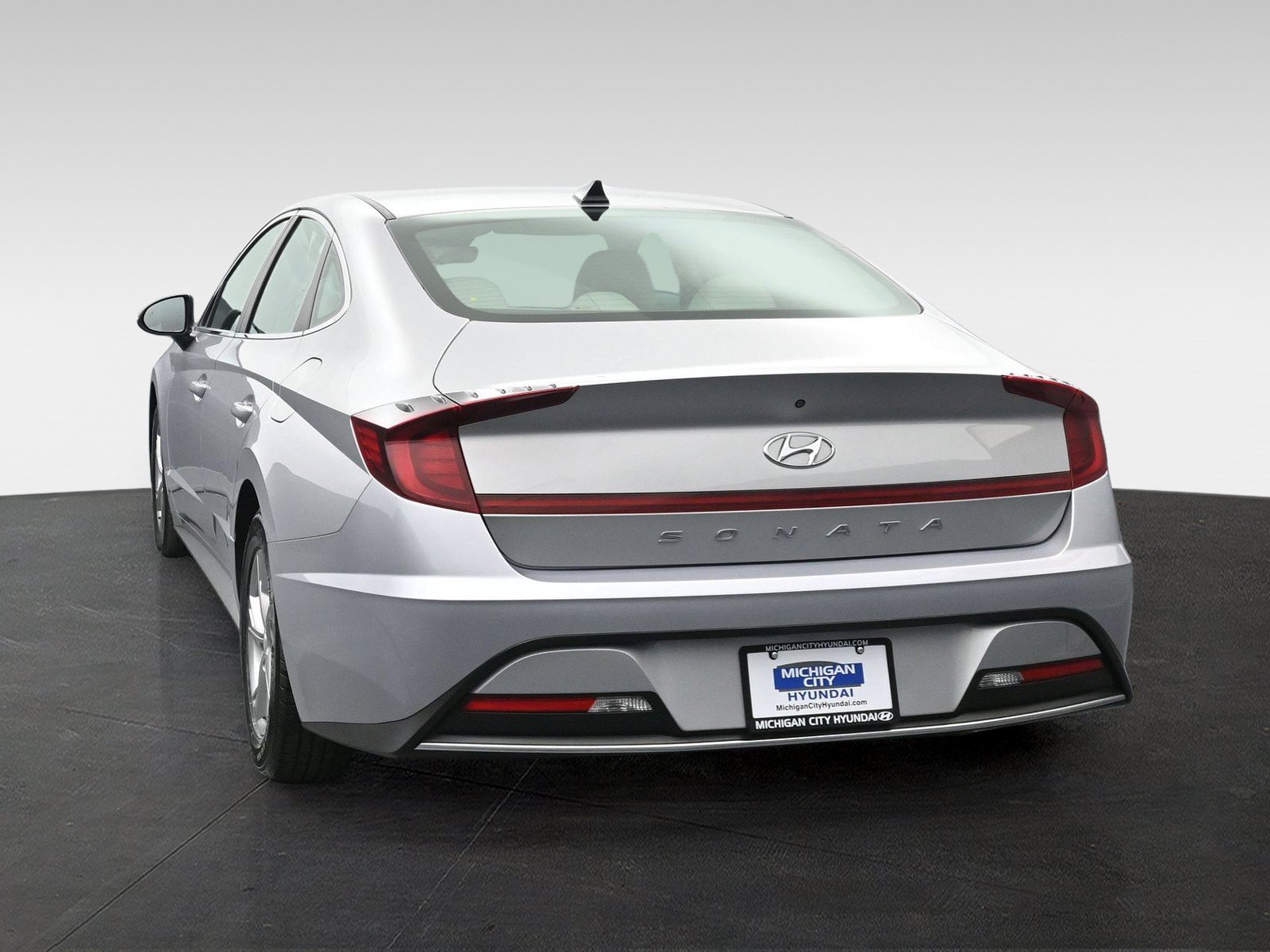 Certified 2023 Hyundai Sonata SE w/ Cargo Package FWD image 3