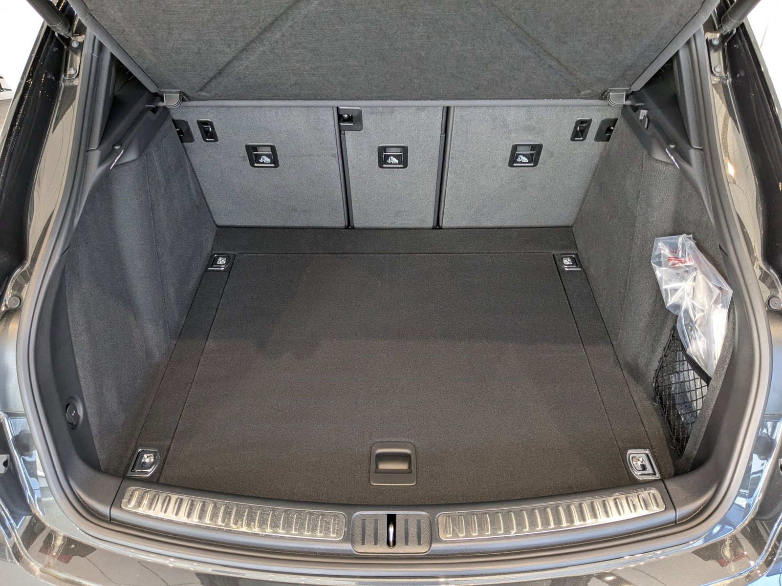 Used 2025 Porsche Macan image 28