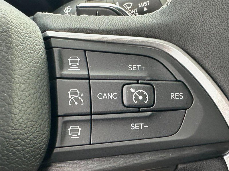 New 2025 Jeep Grand Cherokee Laredo image 12