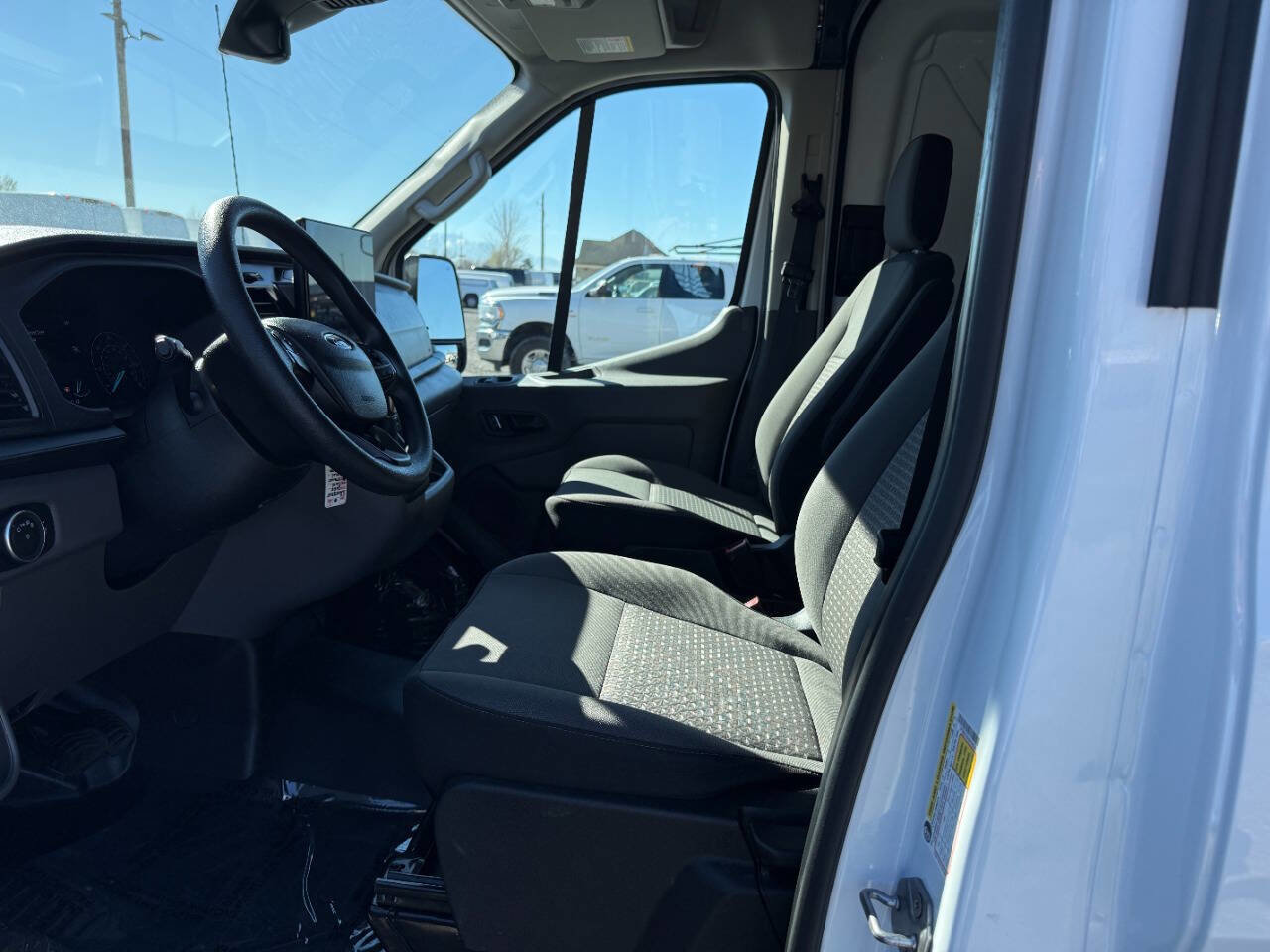 Used 2025 Ford Transit 250 250 AWD 3dr LWB Medium Roof Ca image 17