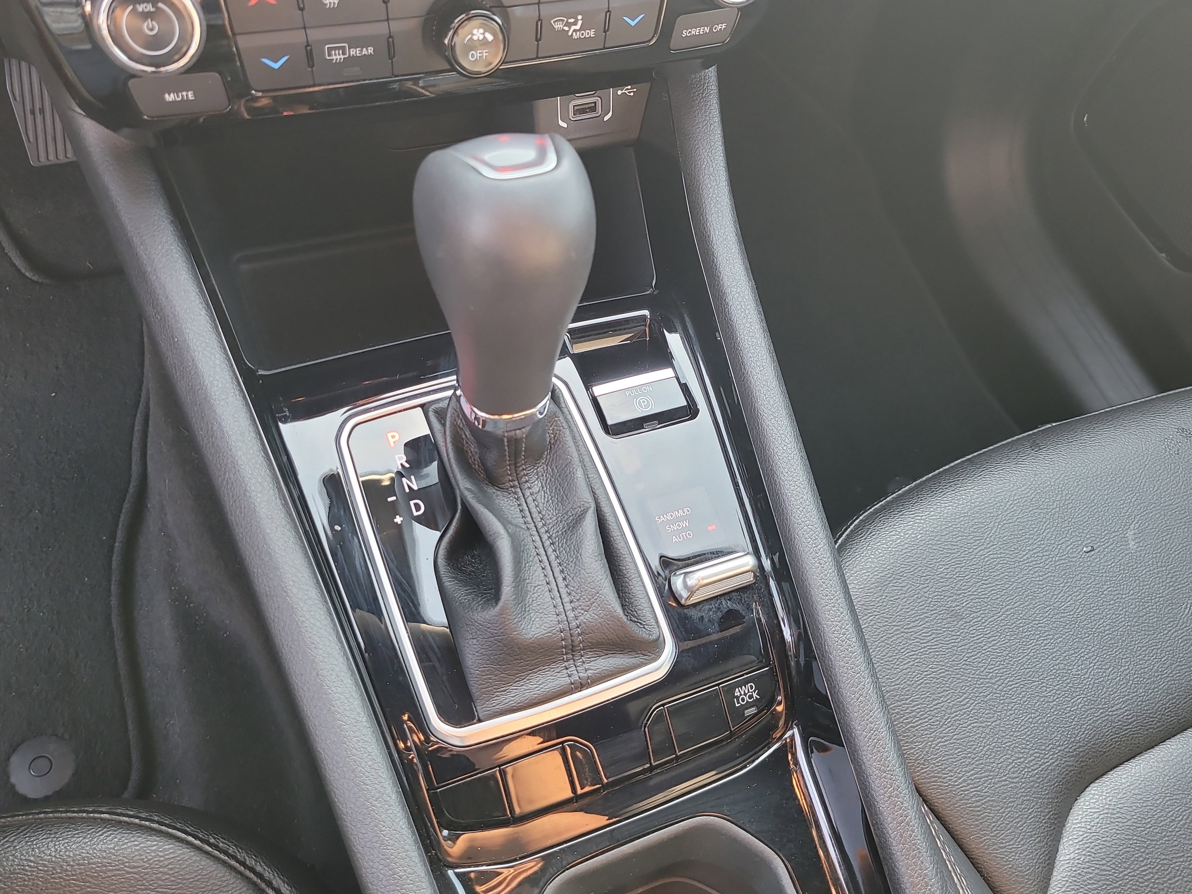 Used 2024 Jeep Compass Limited image 23