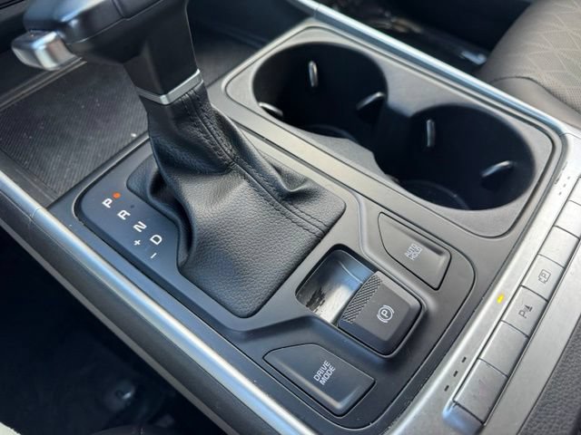 Used 2025 Kia Carnival FWD image 28