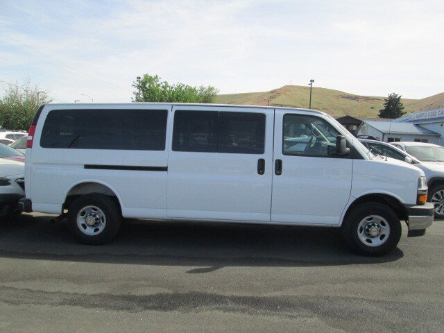 Used 2025 Chevrolet Express 3500 LT w/ LT Preferred Equipment Group RWD image 2
