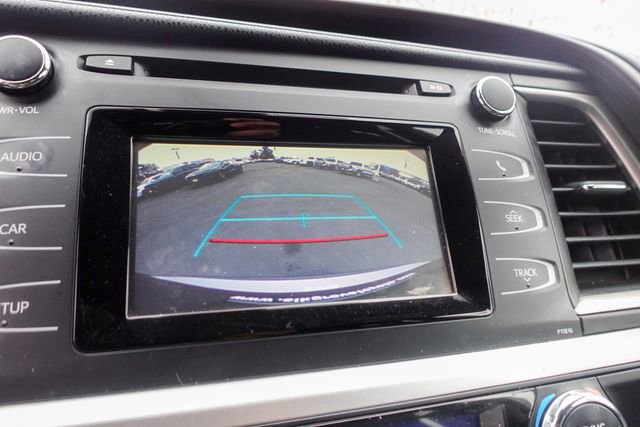 Used 2019 Toyota Highlander LE image 19