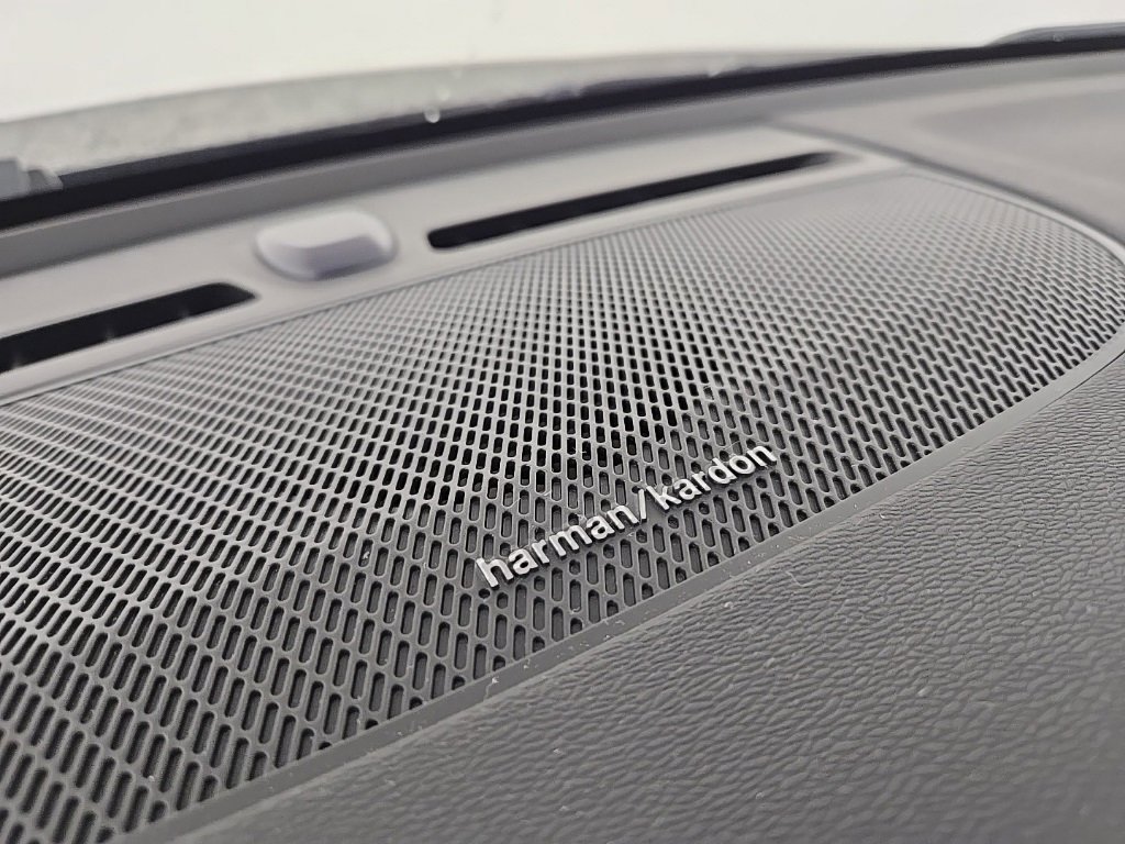 Certified 2024 Volvo XC40 B5 Plus w/ Protection Package Premier image 29