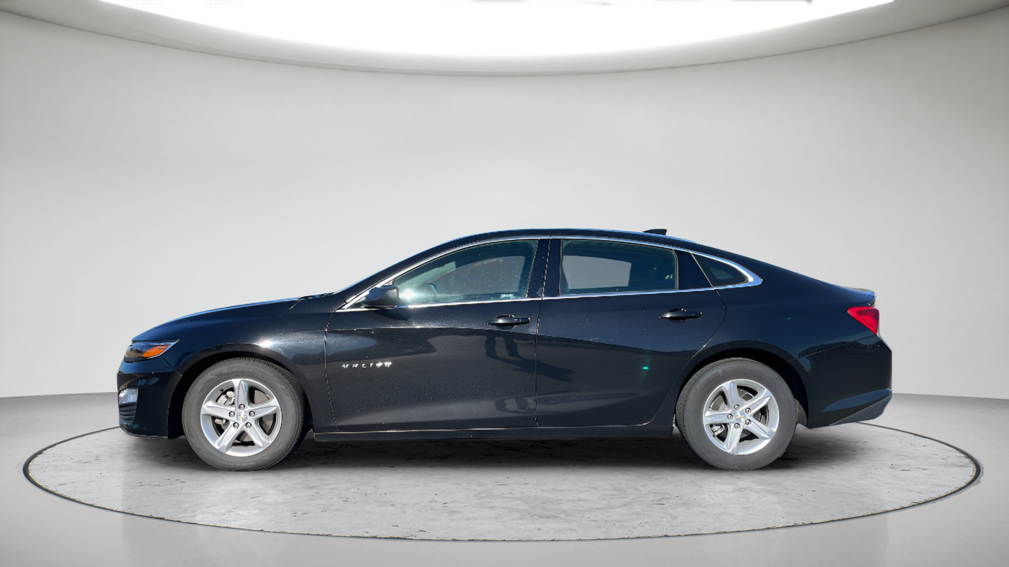 Used 2024 Chevrolet Malibu LT FWD image 2