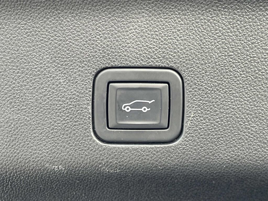 Used 2024 GMC Yukon XL Denali Ultimate image 12